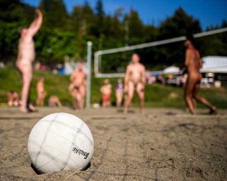 Volleyball at Tiger Mountain (Photo by: Jordan Stead | seattlepi.com, jordanstead.com)